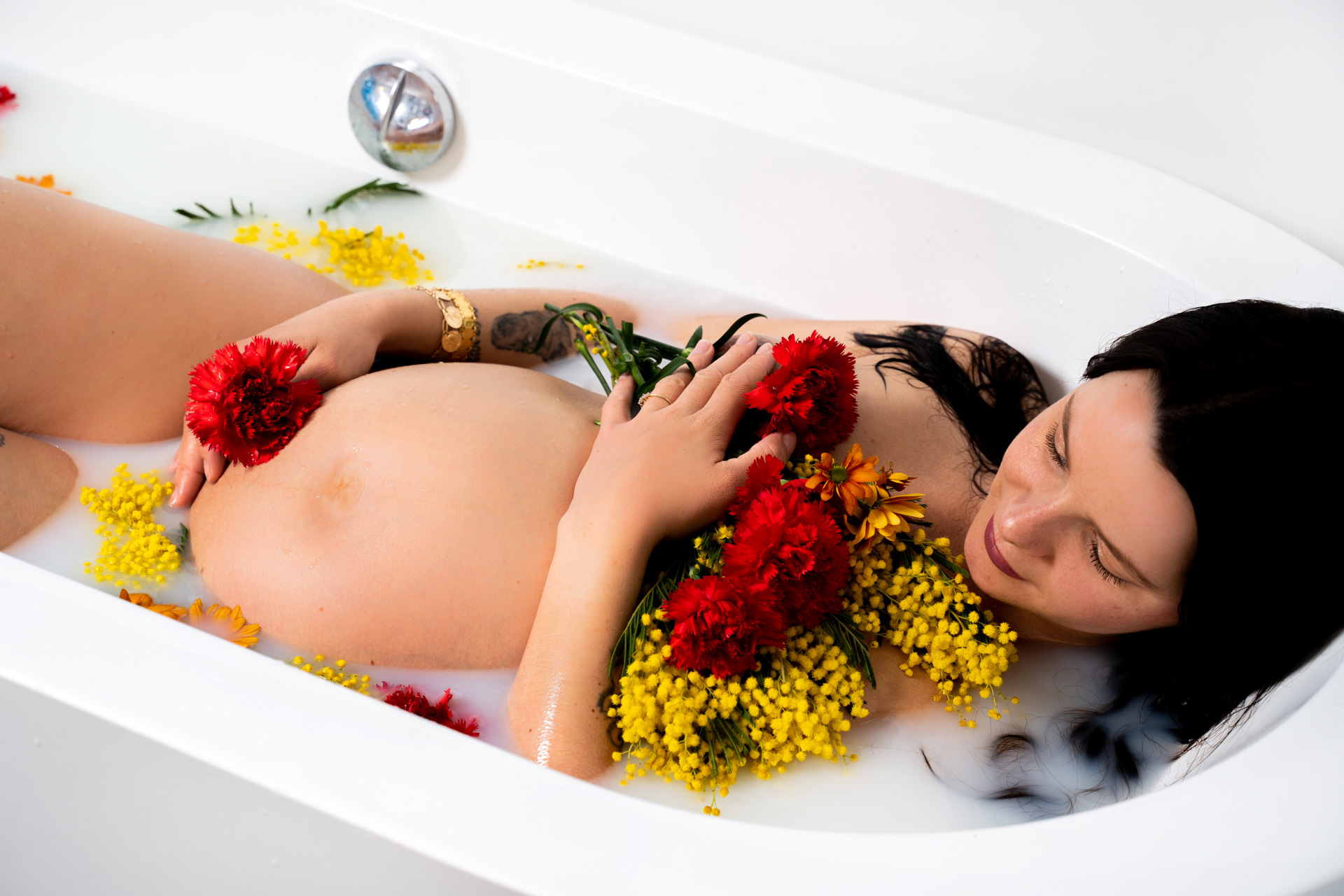 Roses et mimosa photo grossesse