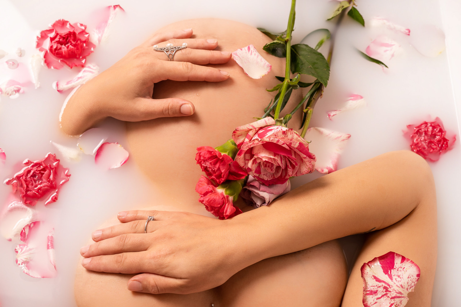Bain de lait grossesse roses