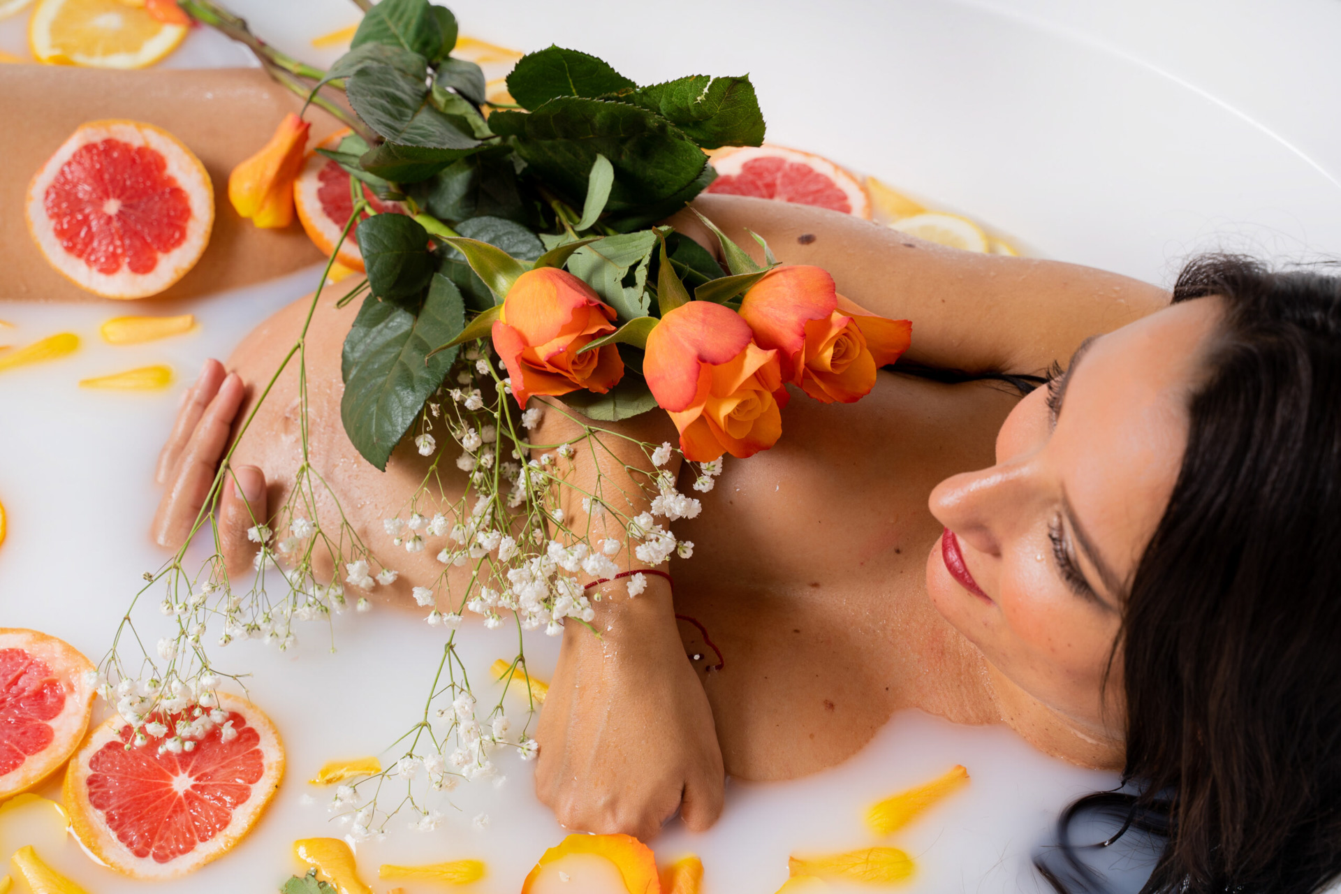 Bain de lait roses oranges grossesse