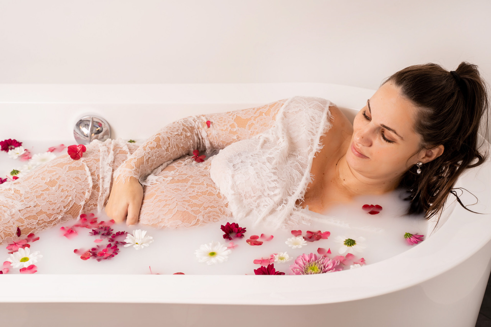 Femme enceinte bain de lait