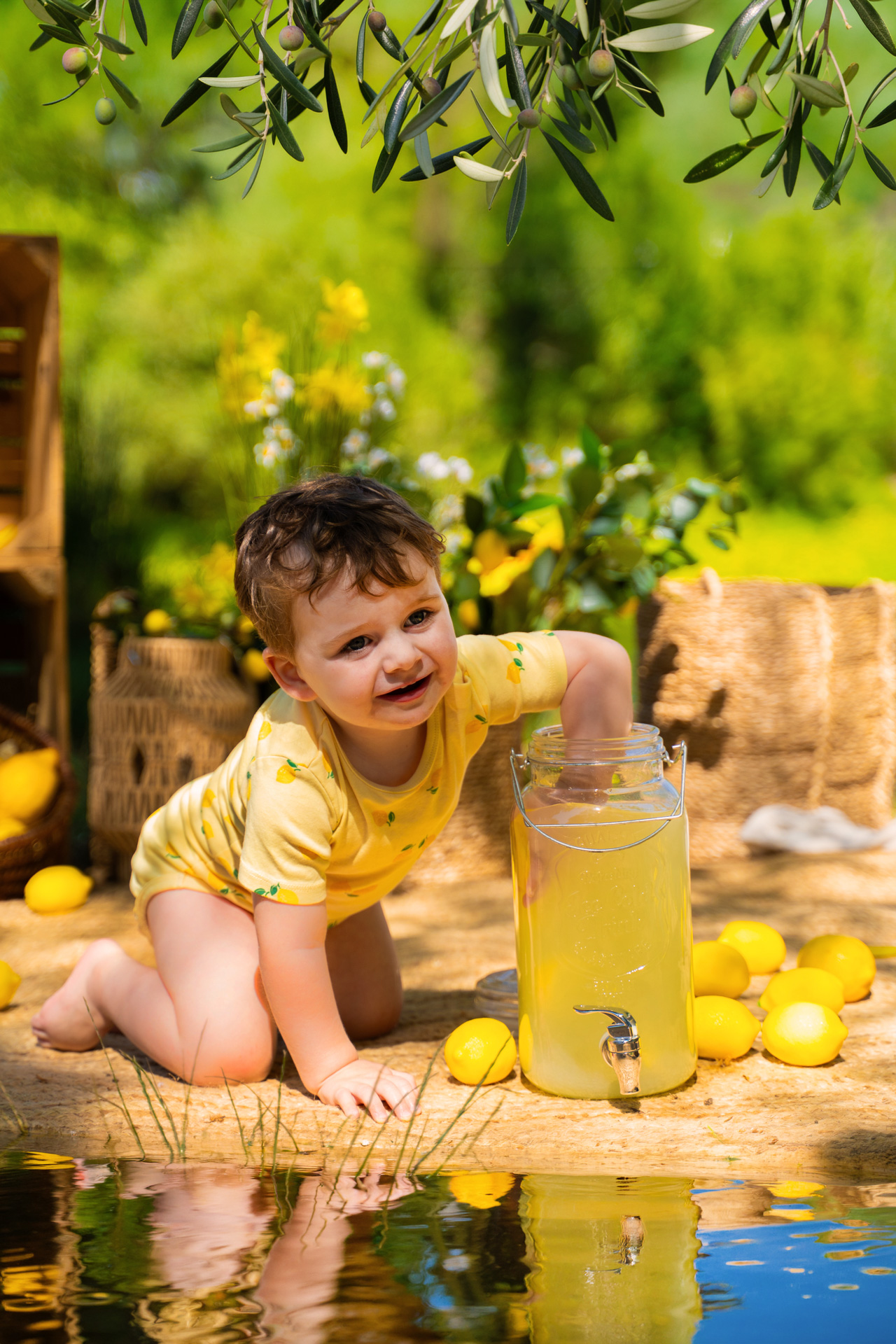 Enfant jarre et citrons