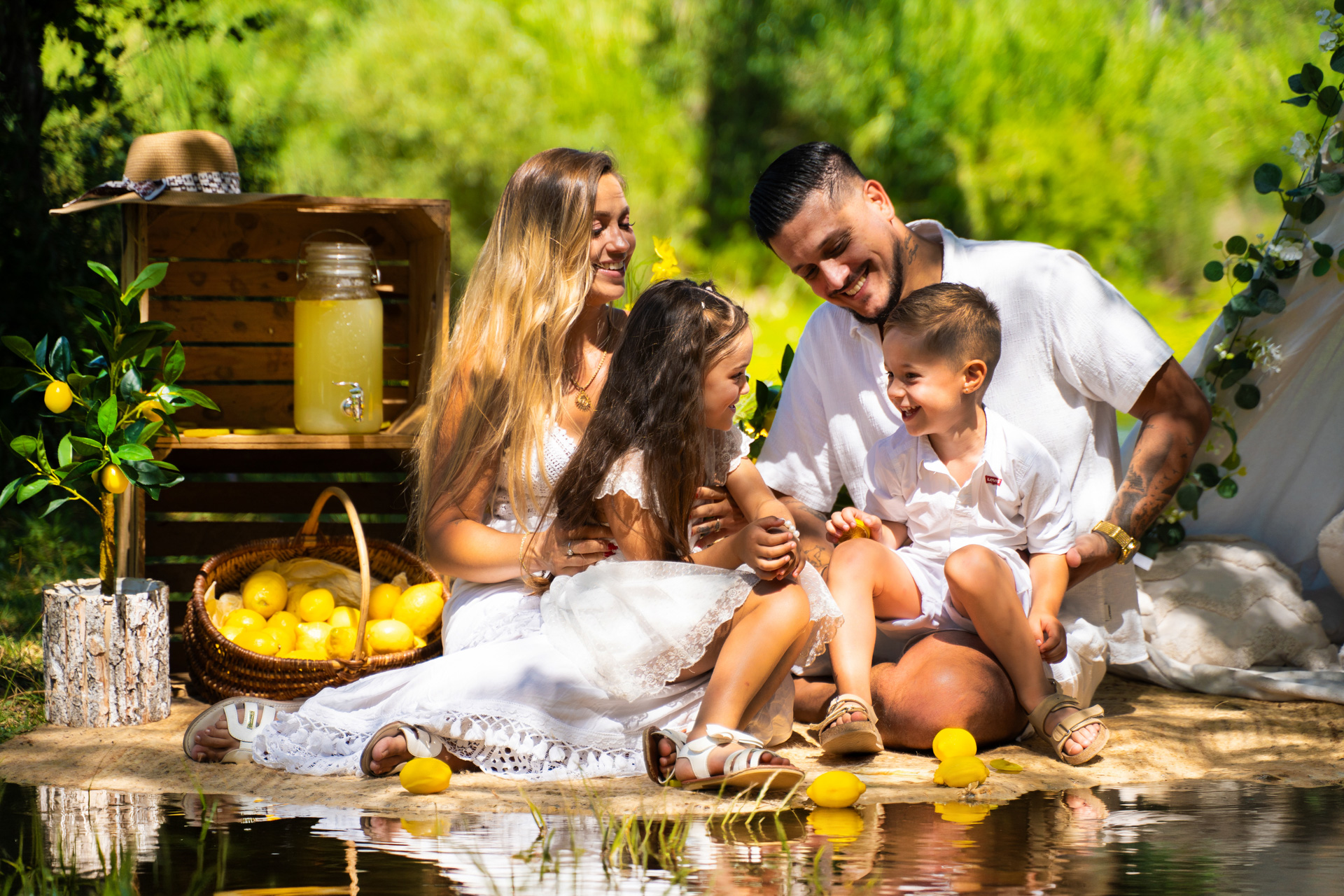 Portrait famille avec citrons