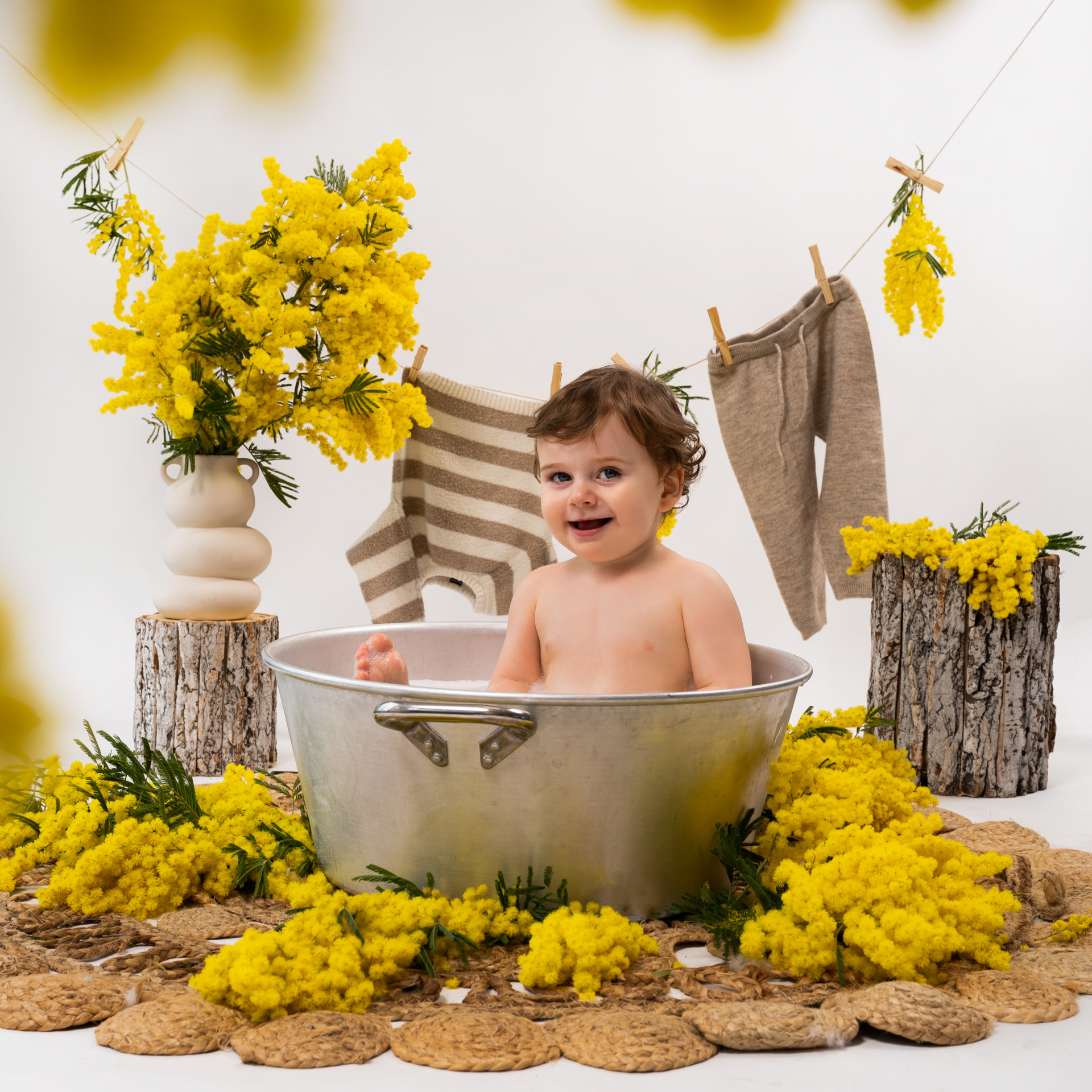 Bambin bassine mimosa