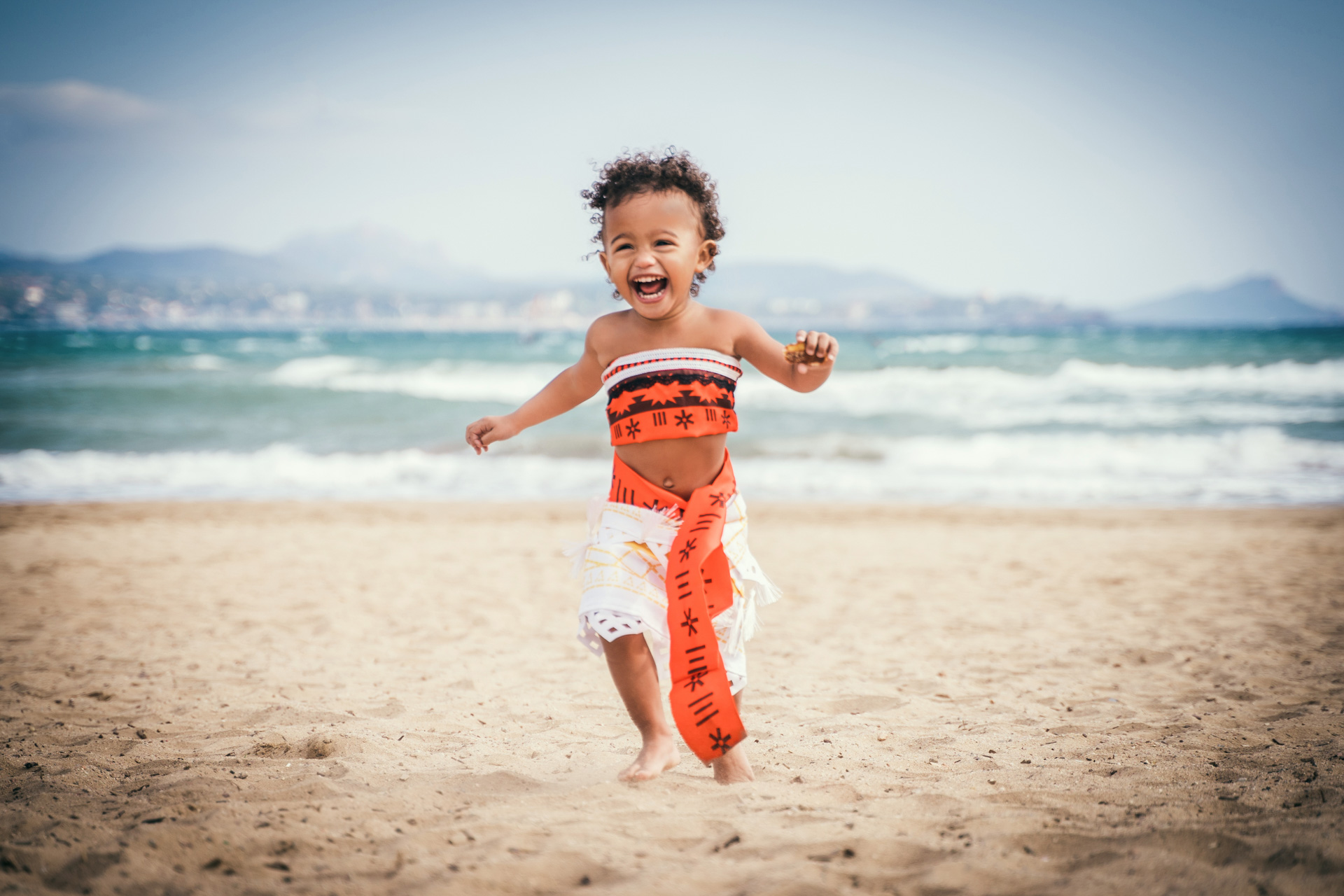 Enfant qui court sur la plage