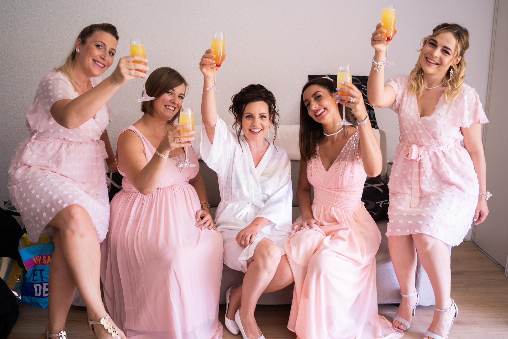 Mariée et ses demoiselles d'honneur