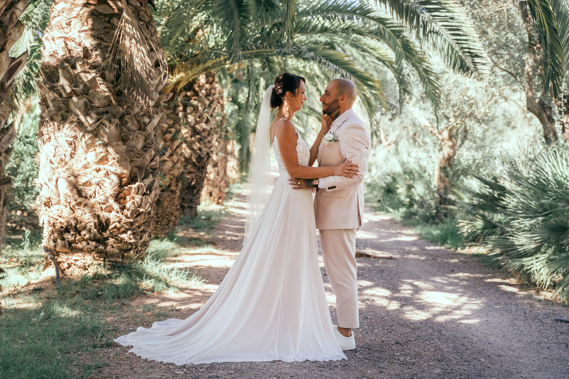 couple robe de mariée mariage extérieur
