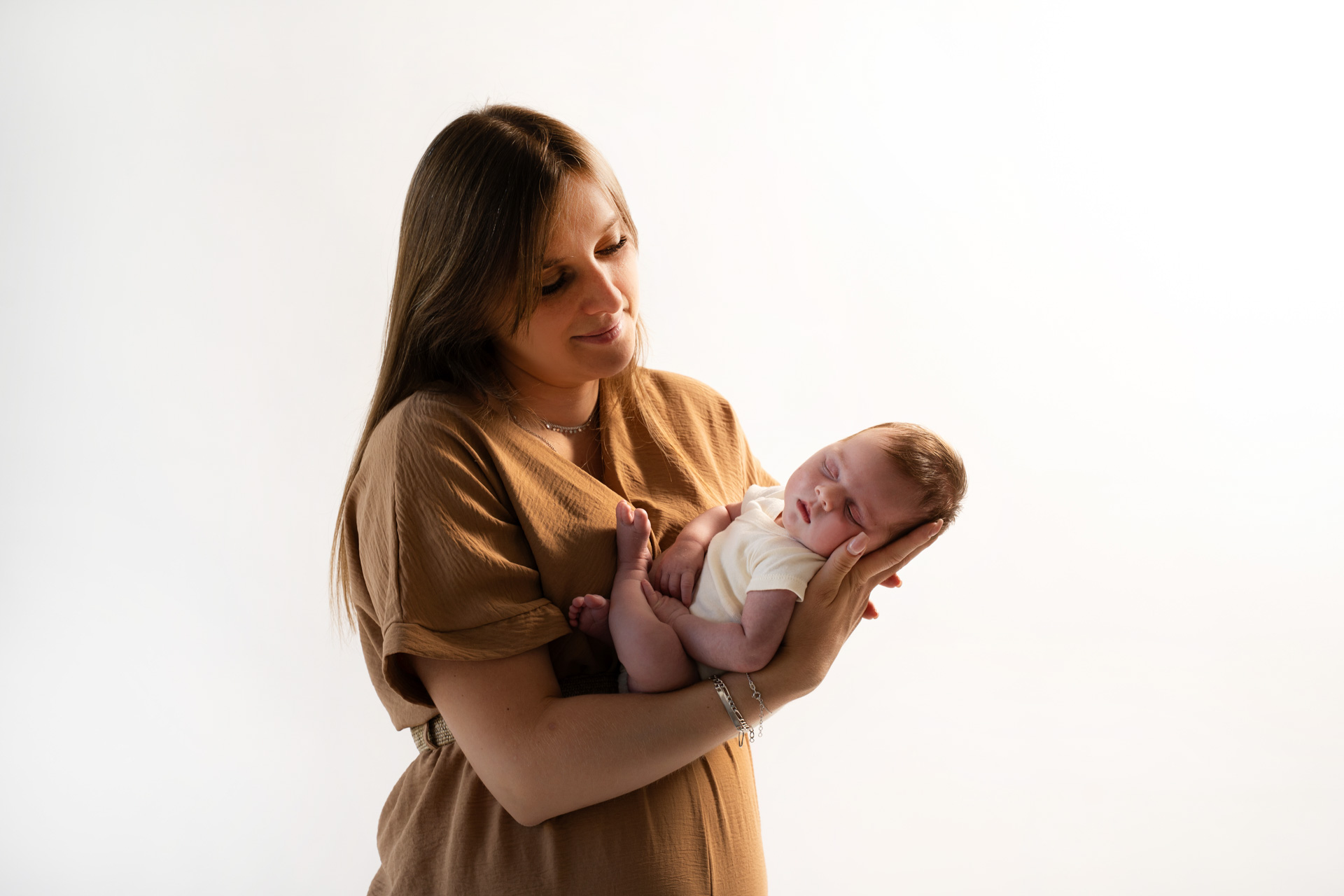naissance portrait mère et nouveau-né
