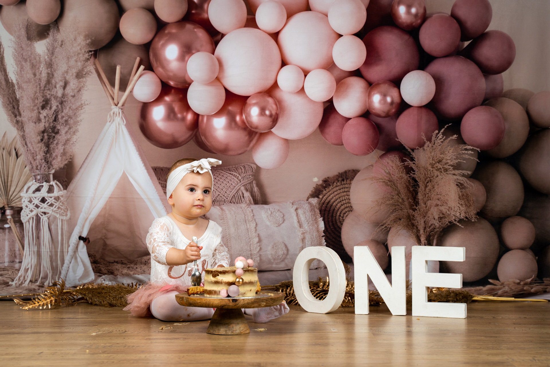 Bébé un an smash the cake