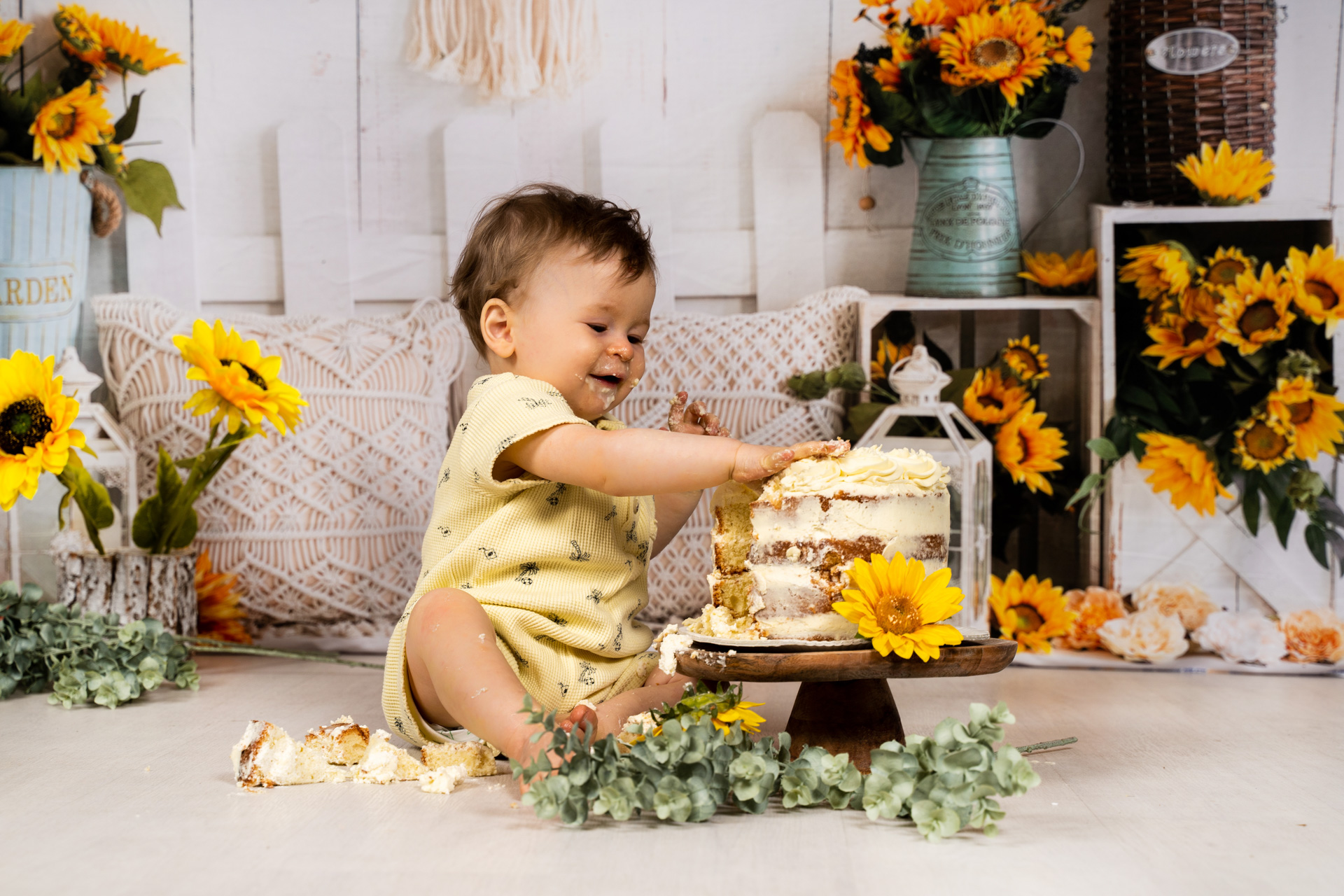 Bébé smash the cake tournesols